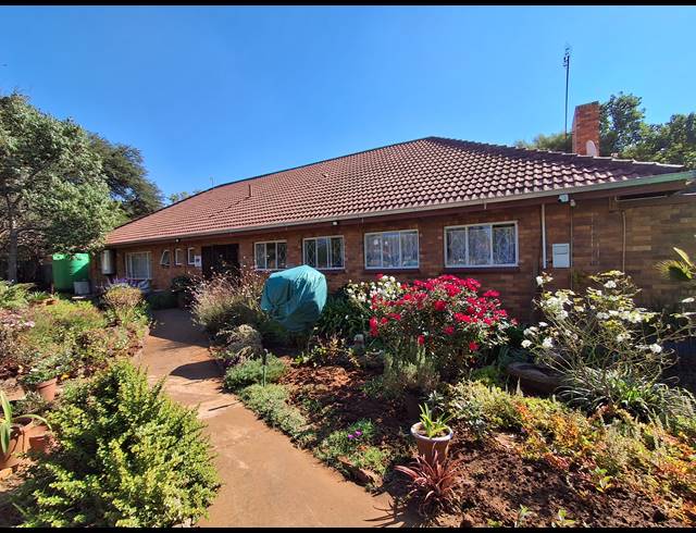 3 BEDROOM FREESTANDING FOR SALE IN STILFONTEIN EXT 4